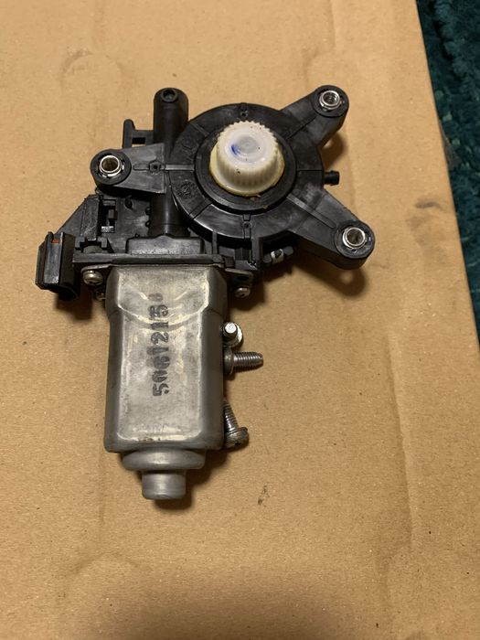 96541800 Мотор заднього правого склопідйомника Aveo(t200,t250,t255)