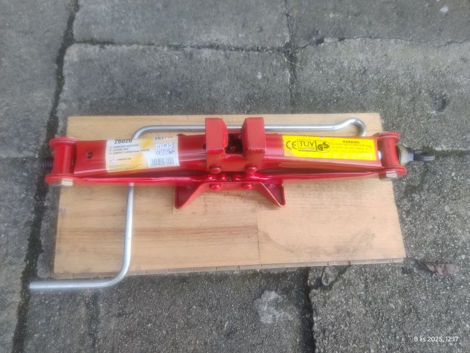 Podnośnik lewarek samochodowy