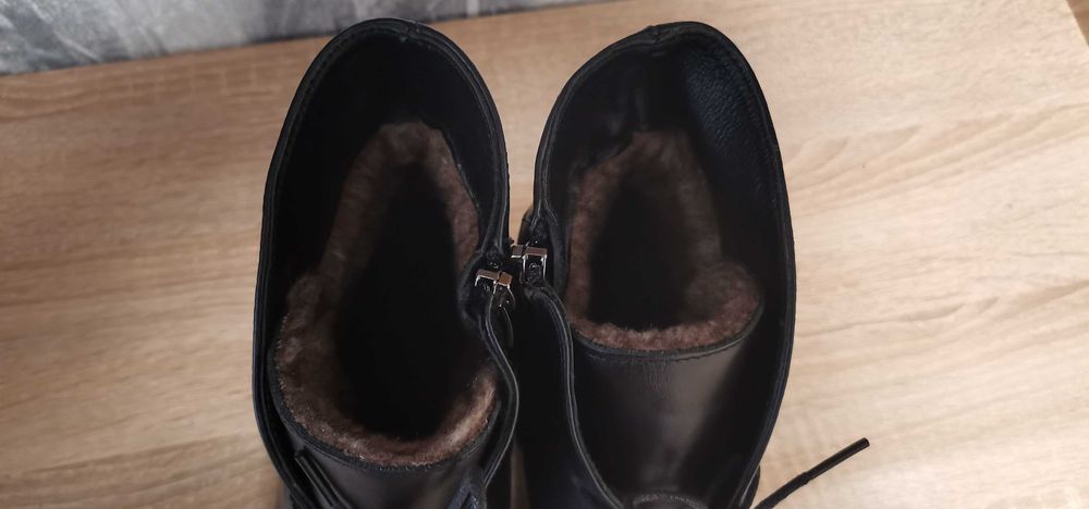 Продам  жіночі зимні ботінки