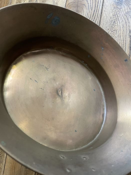 Stara duża mosiężna patelnia do smażenia konfitur