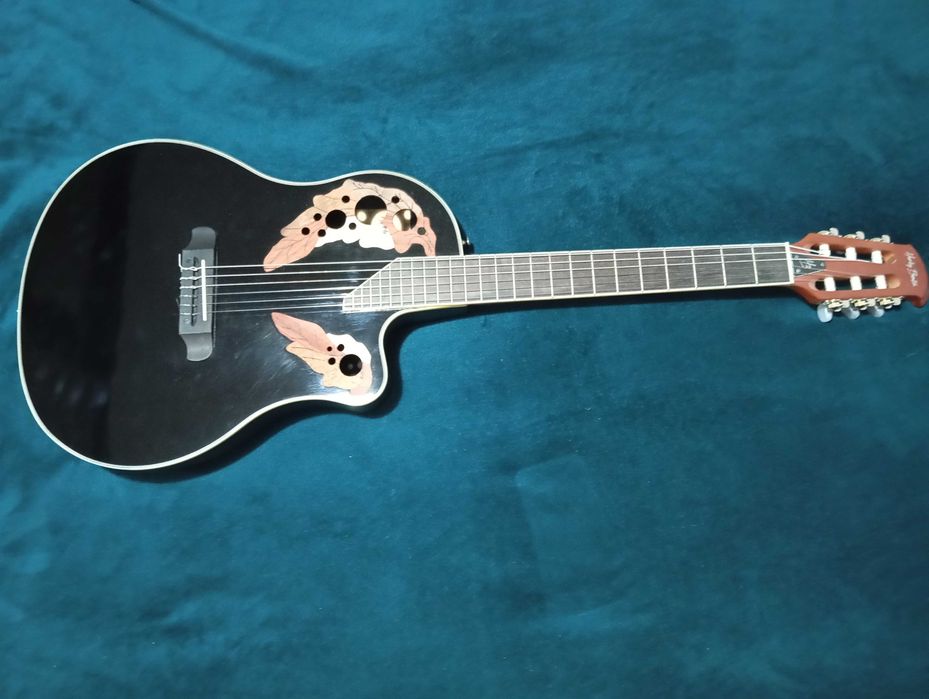 Guitarra acústica modelo Roundback Como Nova