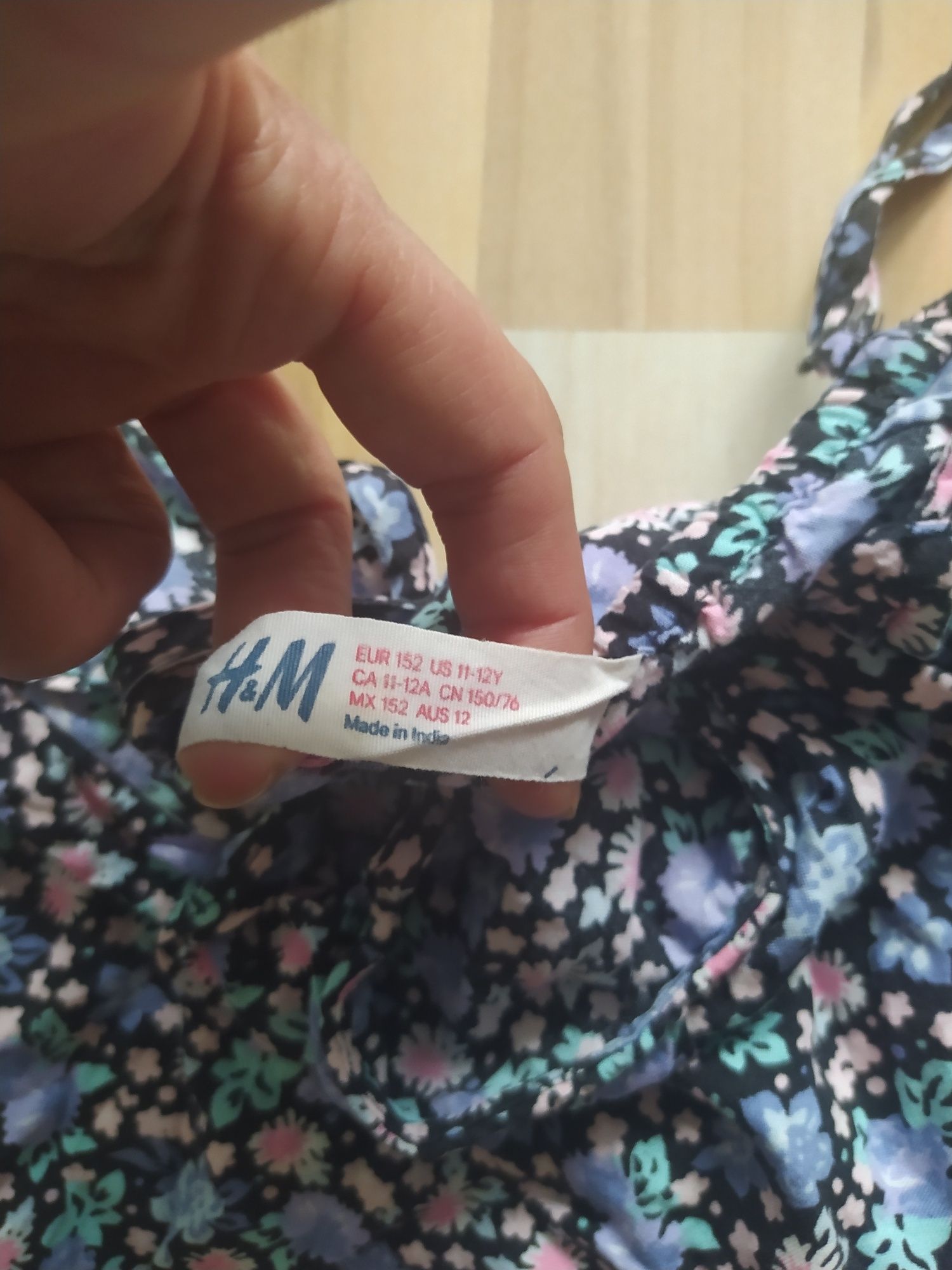 Kombinezon w kwiatuszki na lato rozmiar 152 H&M
