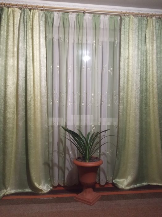 Тюль, штори,є лабрикен до штор у комплекті