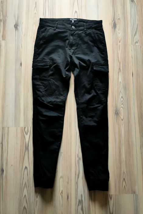 Czarne męskie spodnie joggery rozmiar S