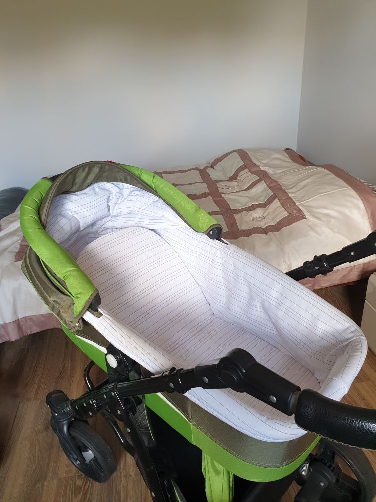 Wózek dla noworodków i niemowląt.