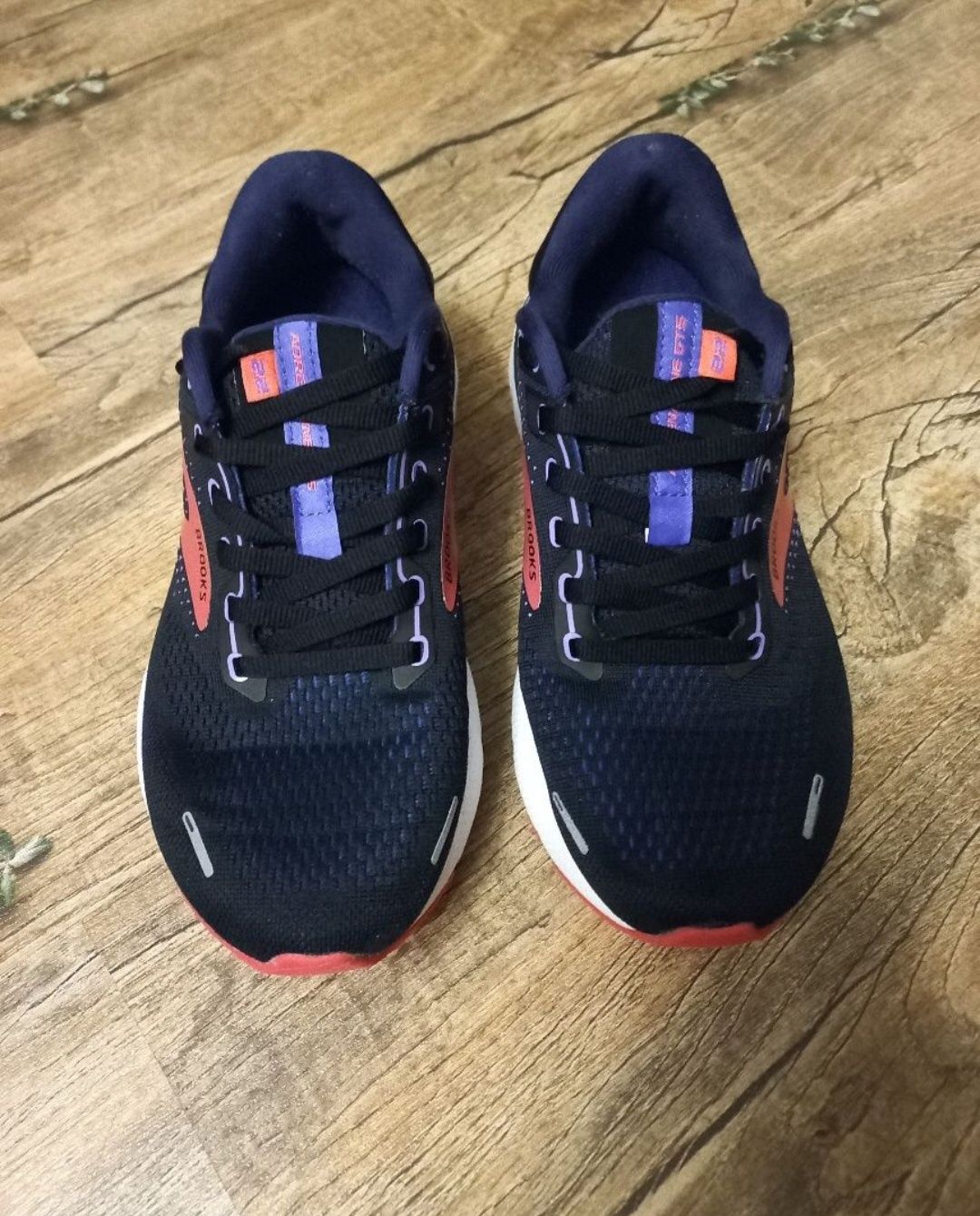 Кросівки BROOKS Adrenaline GTS 22 розмір 38.5 в см 24.7