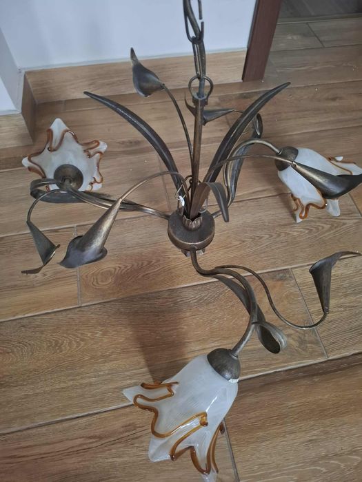 Karnisz z trzema kloszami