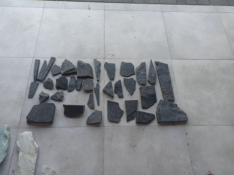 Czarne kamienie ozdobne do akwarium