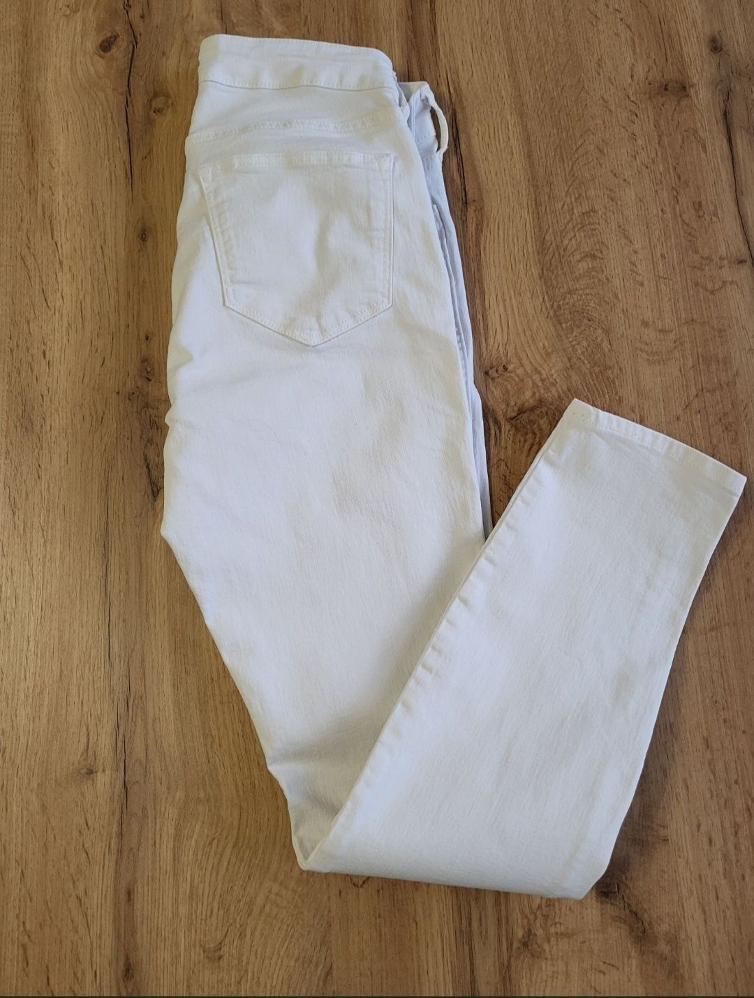 Białe spodnie skinny H&M jeansy rurki S/M 36/38 wysoki stan lato