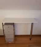 Mesa de Manicure com Gavetas