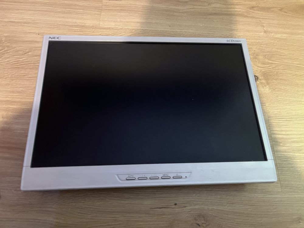 Monitor Nec LCD19WV z okablowaniem