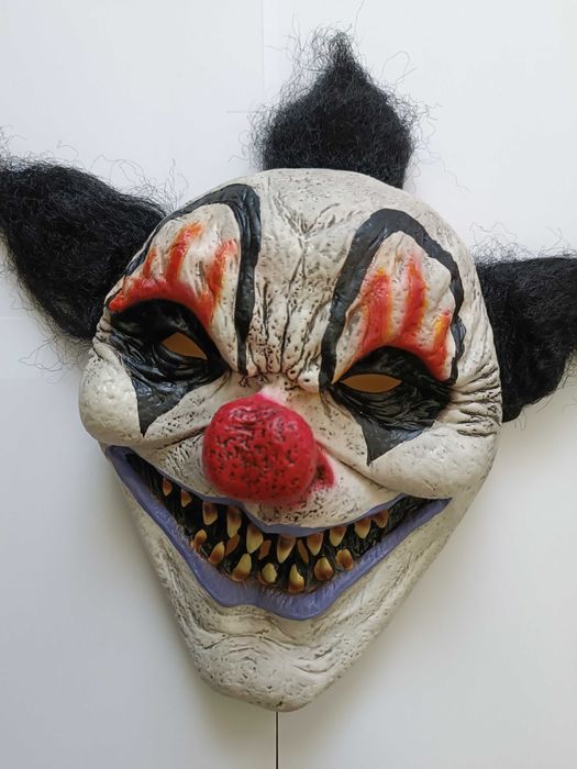 Маска клоуна б/у