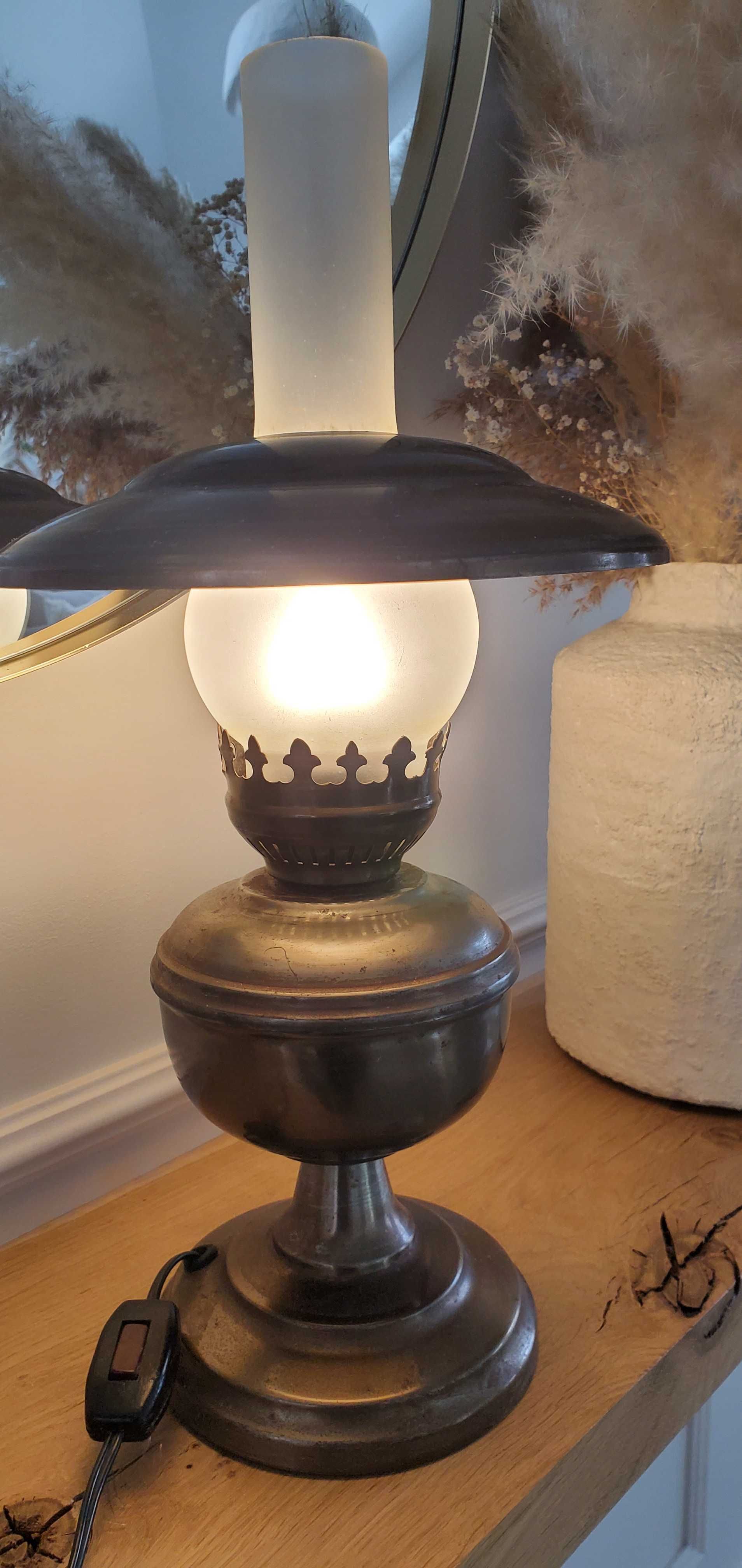 Stara zabytkowa lampa stołowa