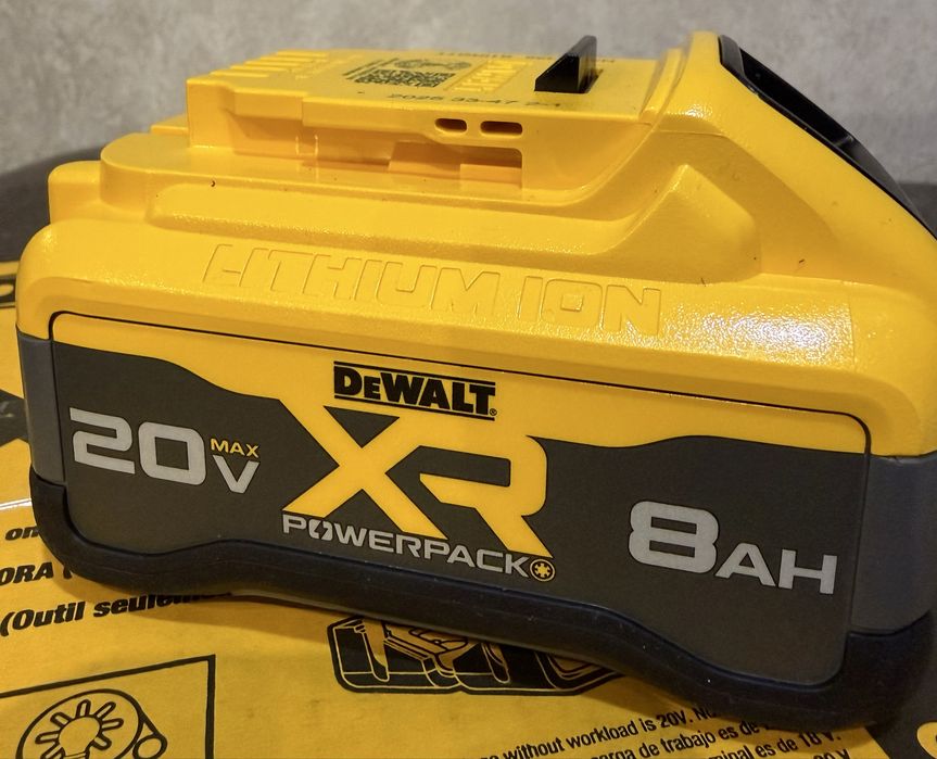 Dewalt DCB2108-2C набір акумуляторів оригінал з США !!