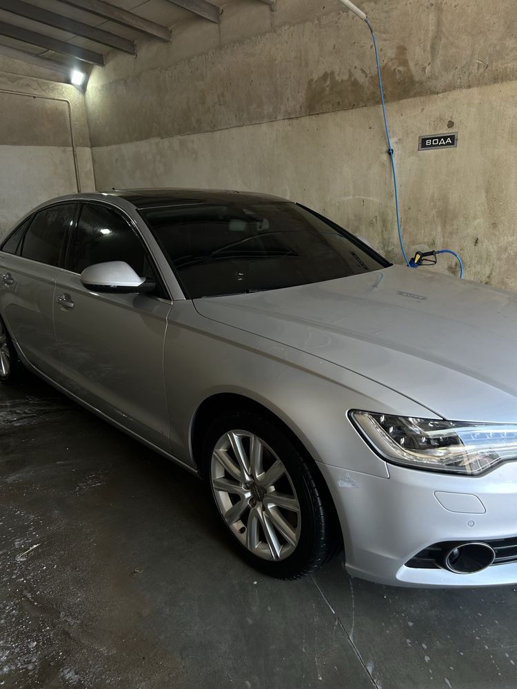 Audi a6c7 2014 3.0TDI quattro (торг біля капоту)
