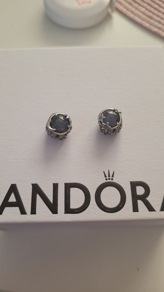 Charms pandora niebieske