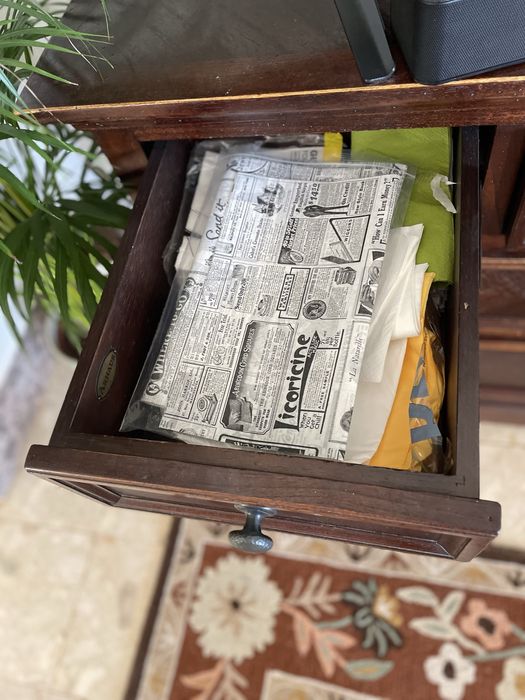 Cómoda muito bonita em madeira da Indonésia