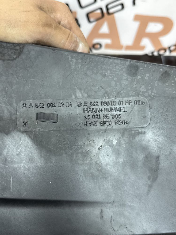 Корпус повідряного фільра Mercedes правий лівий om642 w11 w204 w164