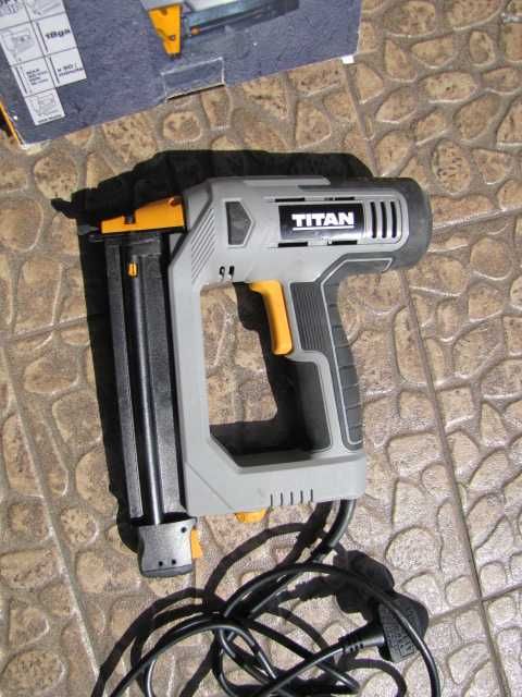 Titan gwożdziarka sieciowa 2100W TTB961NAL PISTOLET ELEKTRYCZNY 30MM