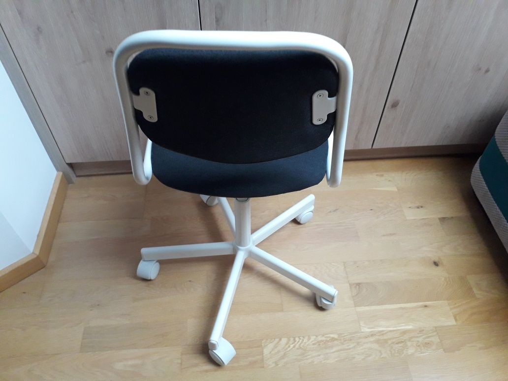 Ikea krzesełko krzesło dziecięce biurowe biurkowe dla dzieci ORFJALL
D