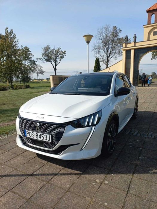 Peugeot 208   1,2 turbo -135 KM    GT Line