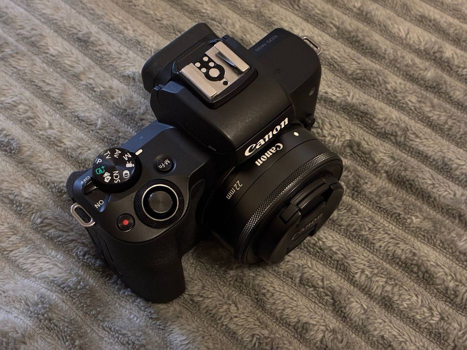 Canon m50 + canon 22mm f2