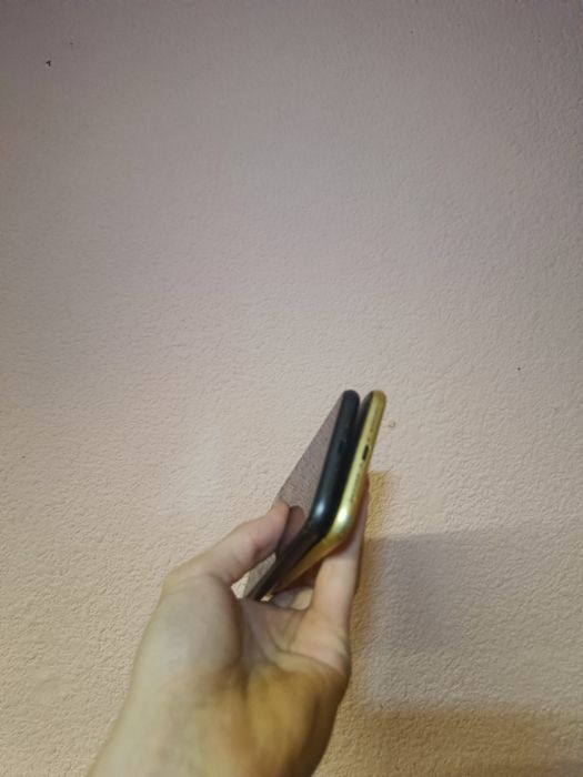 iPhone 11 128gb iCloud lock