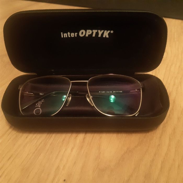 Okulary korekcyjne, oprawki Viccelli z noskami AR (P -0.75 L -0.5)