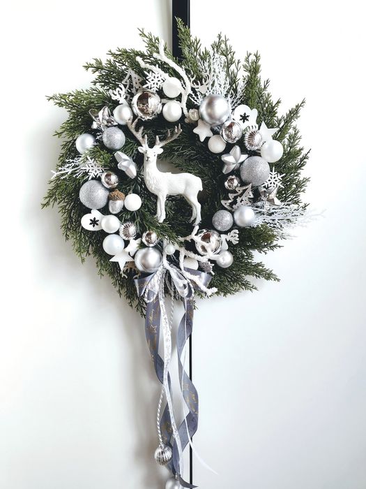 Wianek bożonarodzeniowy srebrny renifer