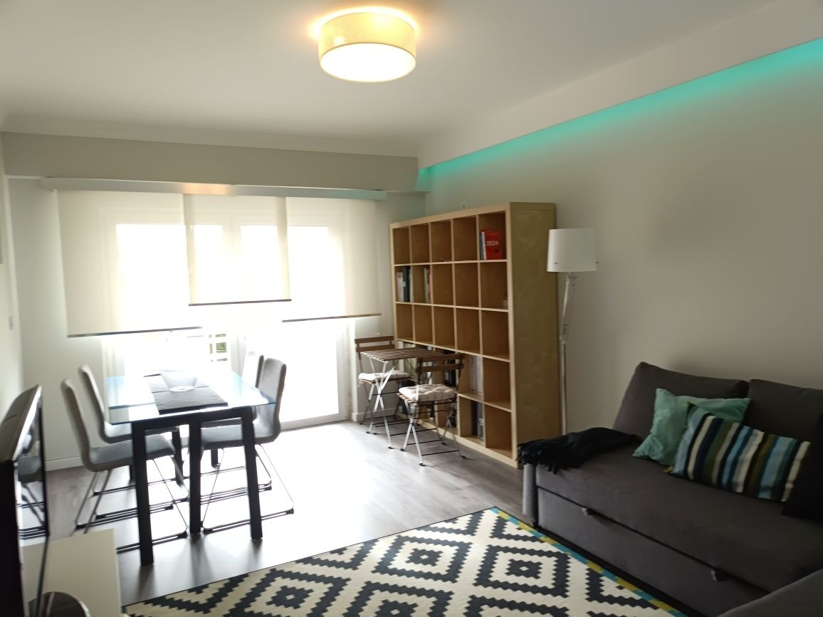 Arrenda-se apartamento T2 com 2 wc Sto. António
