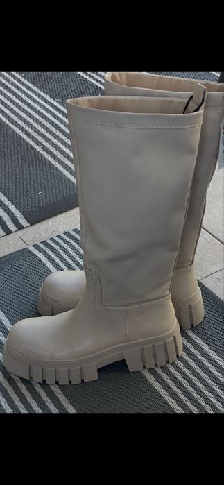Нові сапоги Zara