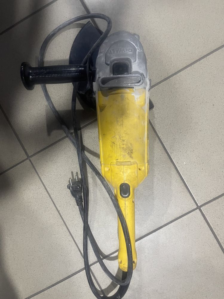 Угловая болгарка DeWALT D28492