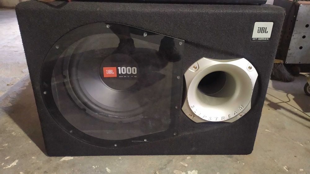 Cабвуфер JBL и усилитель