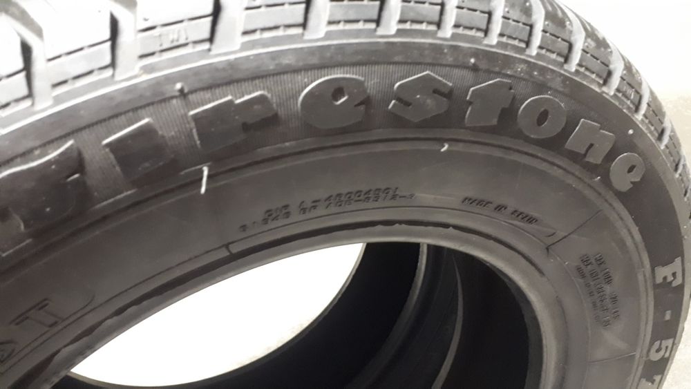 Dois pneus novos 145 r13 ou 145/80 r13 Firestone