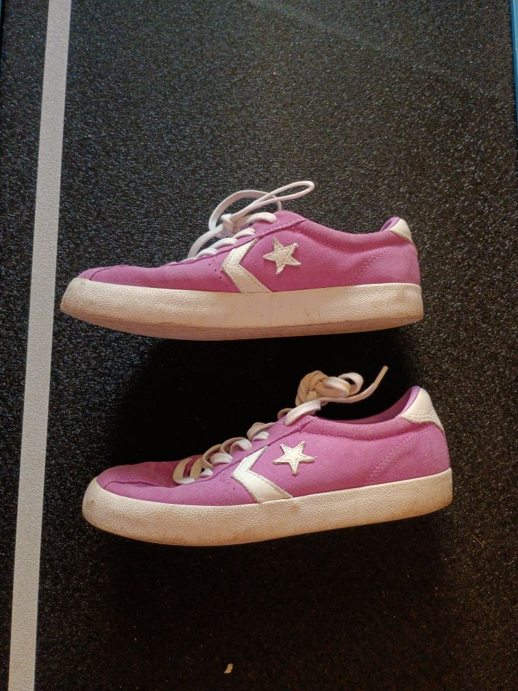 Tênis lilás Converse