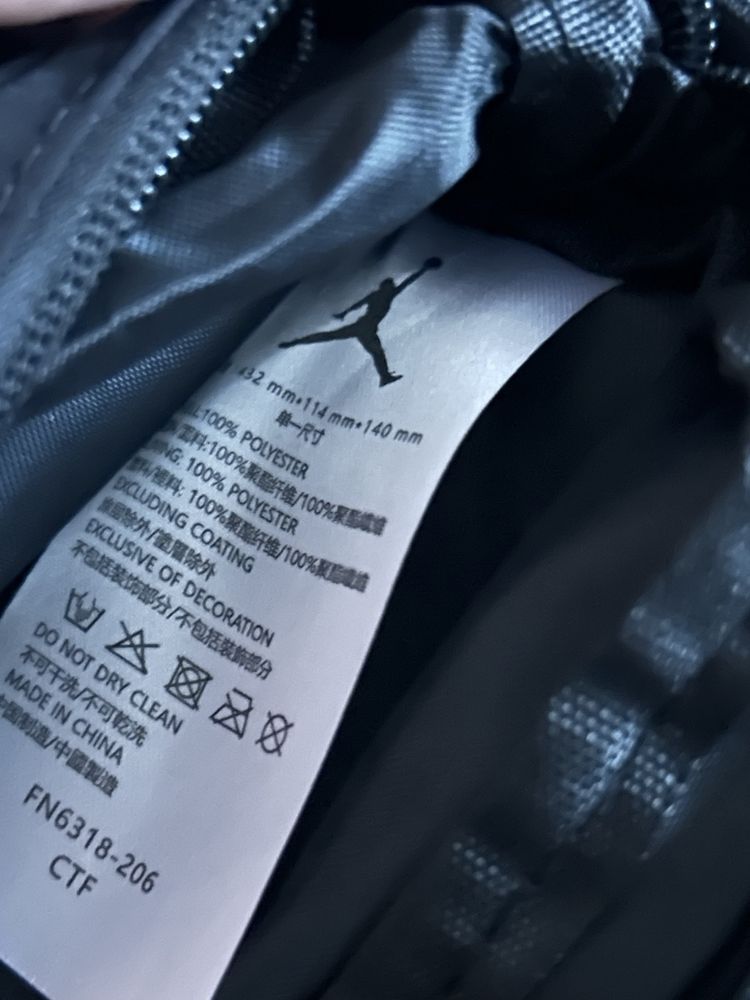 Месенджер Nike Air Jordan із знижкою 80%