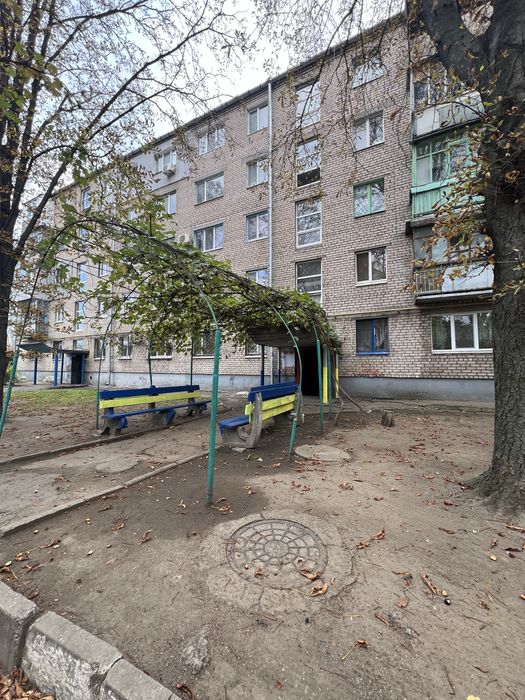 Продам 2х к квартиру під Ремонт Космос