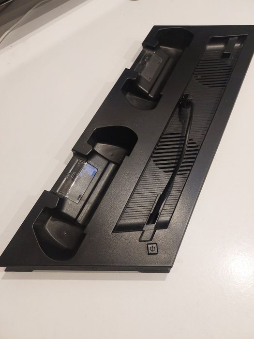 Stacją Chłodząca do PS4