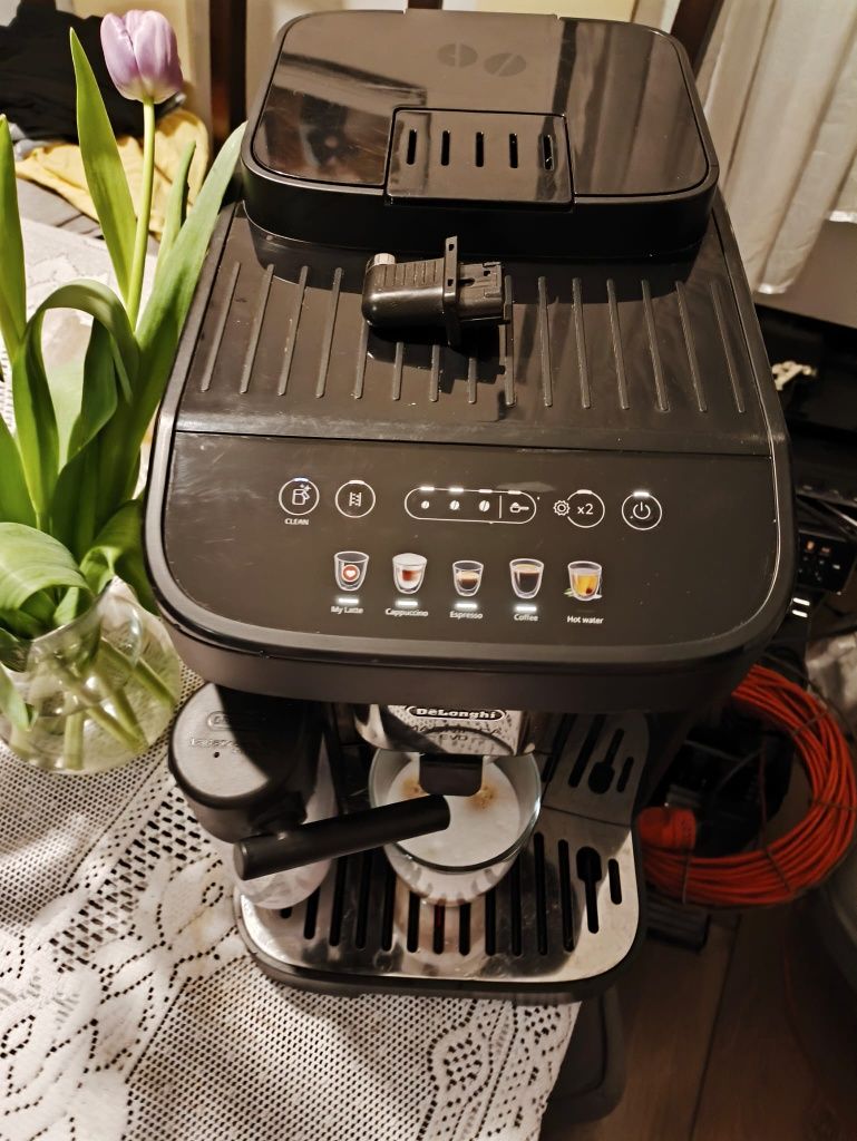 Ekspres do kawy DeLonghi Magnifica Evo