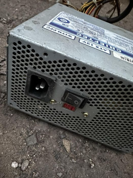 Блок питания CHIEFTEC б/у