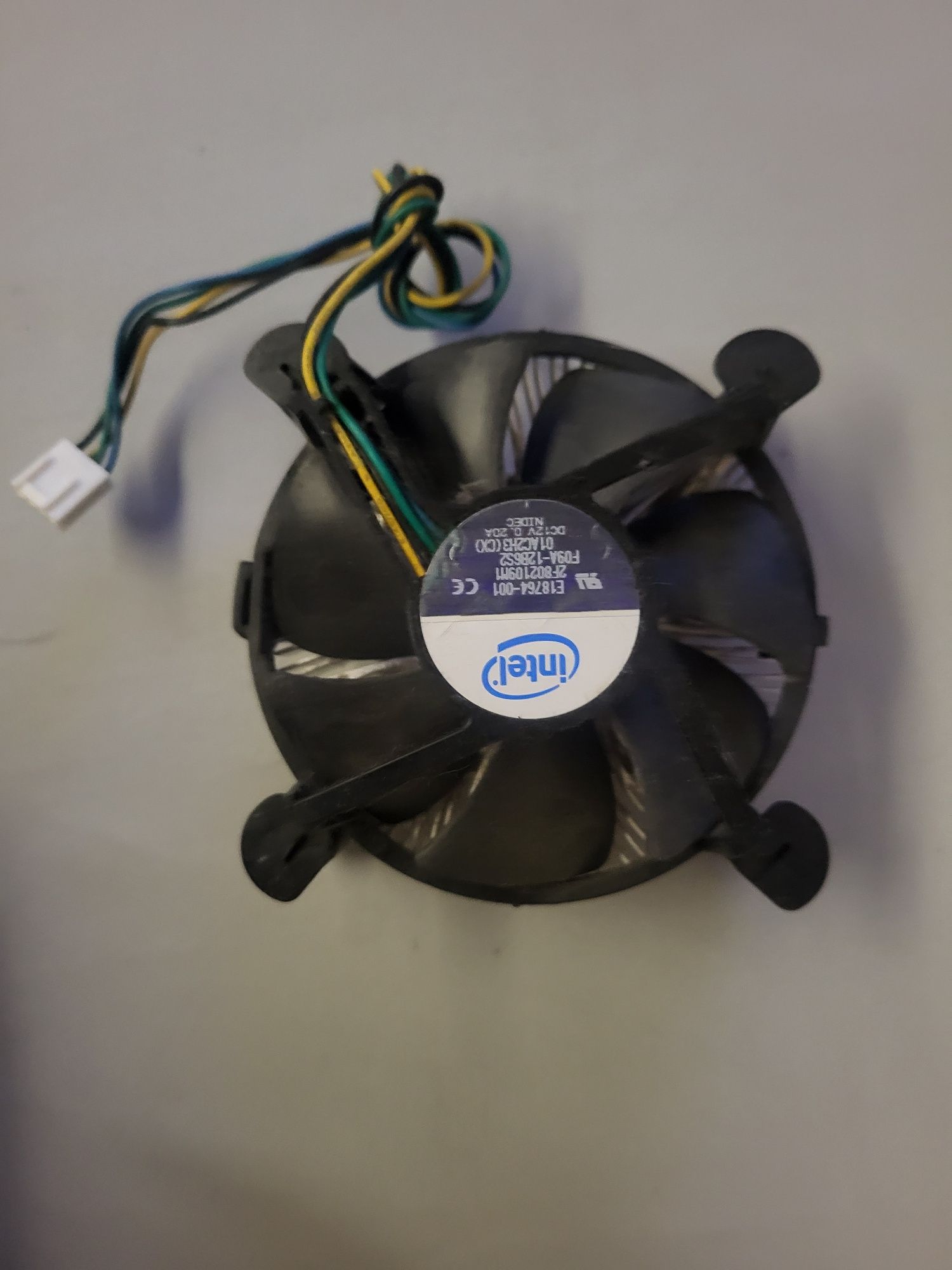 Sprzedam chłodzenie do procesora Intel takie hak na zdjęciu.