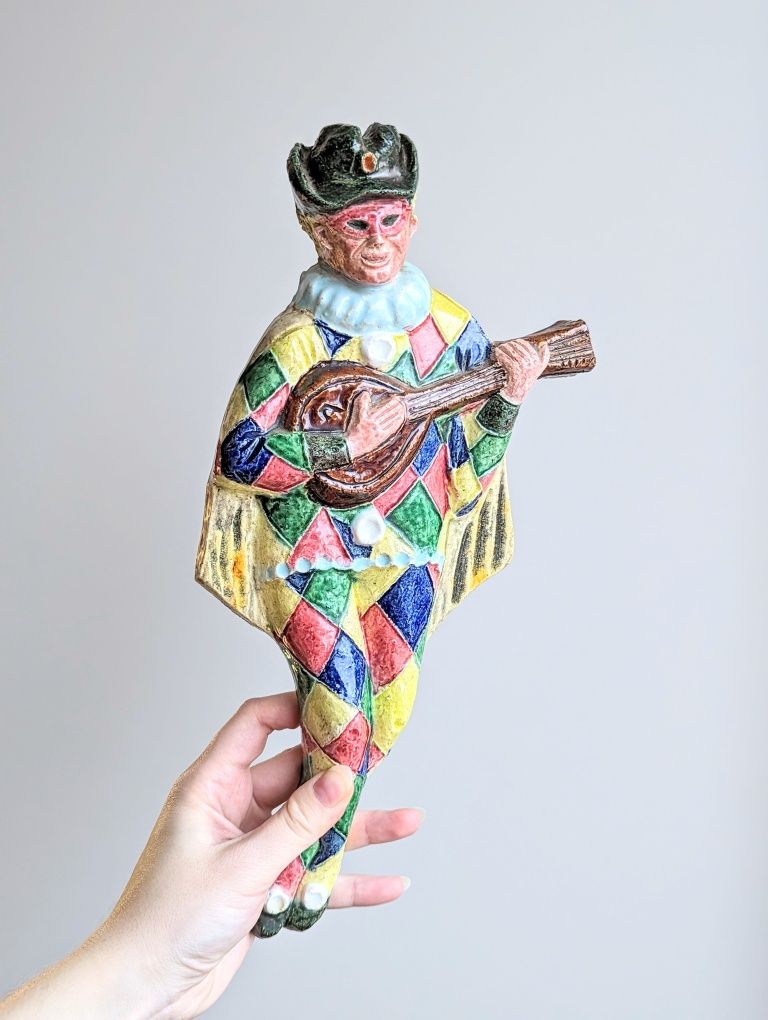 Ozdoba figurka arlekin z gitarą