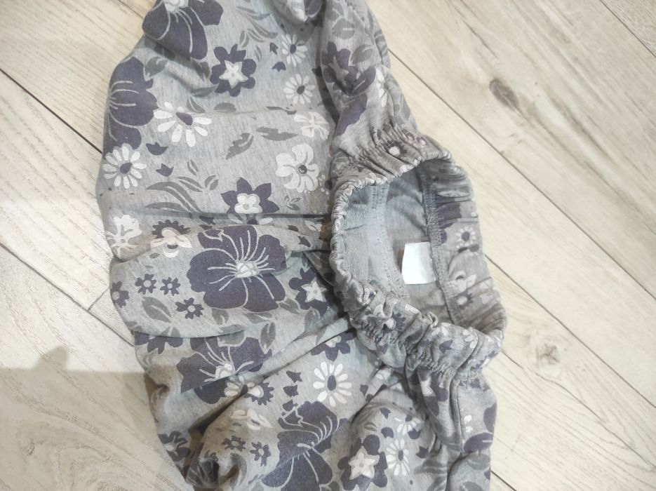 Dziewczęca spódniczka w kwiaty