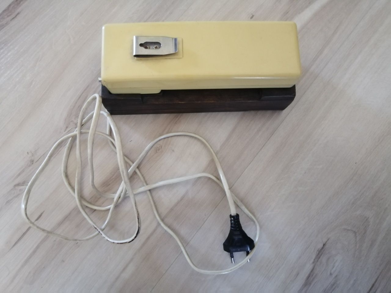 Zabytkowy aparat telefoniczny