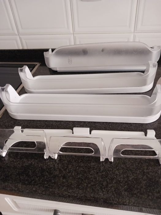 Prateleiras da porta  de frigorífico