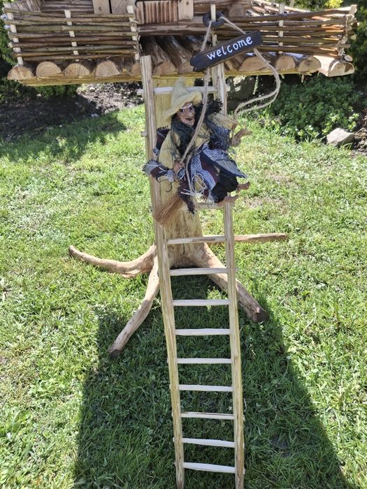 Хатинка декоративна з дерева.