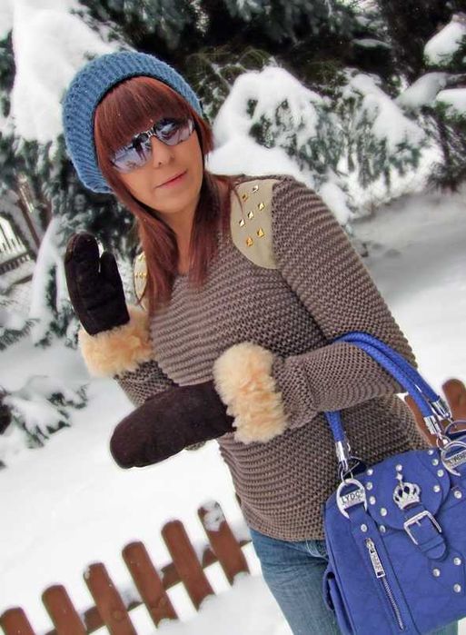 Sweterek z ćwiekami mocca