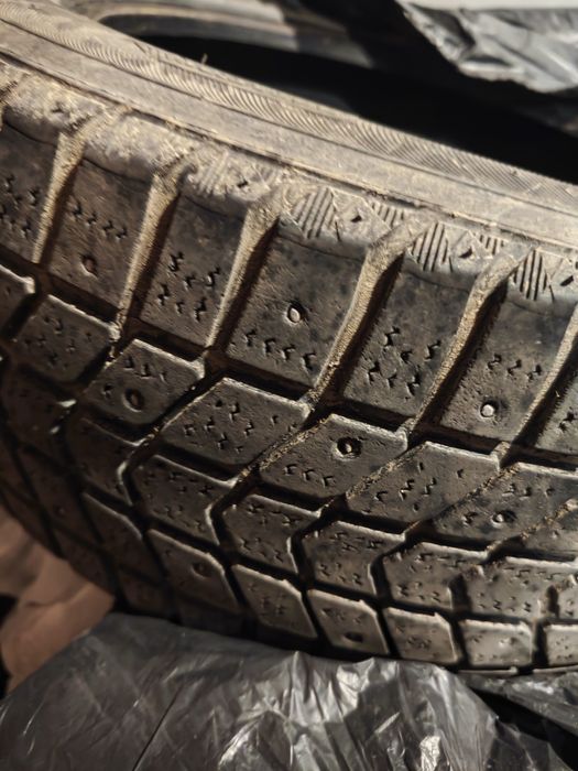 Продам зимнюю резину шип dayton 205 55 r16 комплект