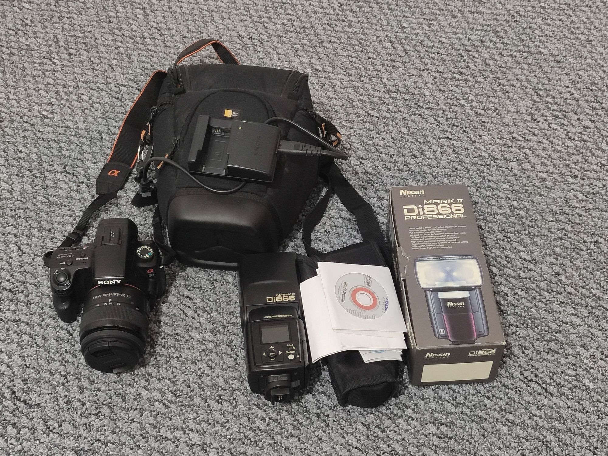 Фотоаппарат Sony Alpha A-37 + вспышка Nissin DI866 mark ||