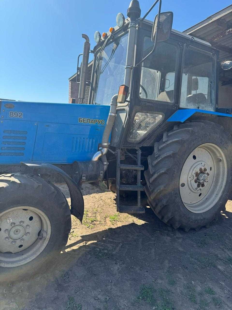 Трактор МТЗ 892.